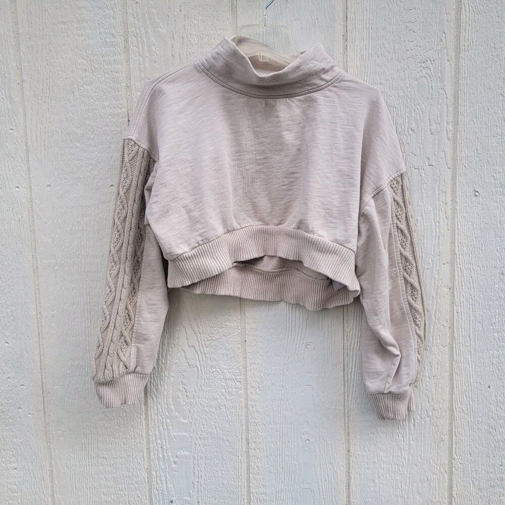 Wmns Urban Outfitters Beige funnel neck cropped sweater Sz Lg